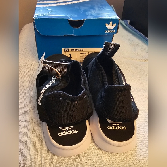 Adidas 360 Sneaker Sandals Adidas Sandals Black White Kids Size 13 & Size 1 NEW - Picture 11 of 16